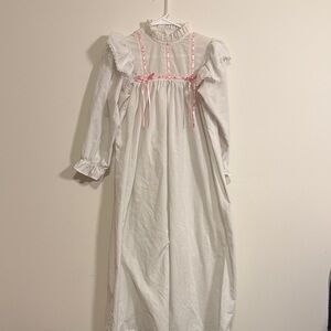 Pleasant Company American Girl Samantha nightgown